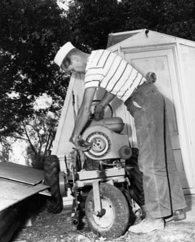 Dan Duryea Fixes His Tractor (1947)