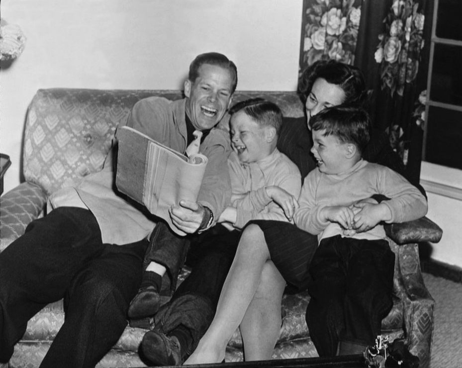 Dan Duryea Central: At Home