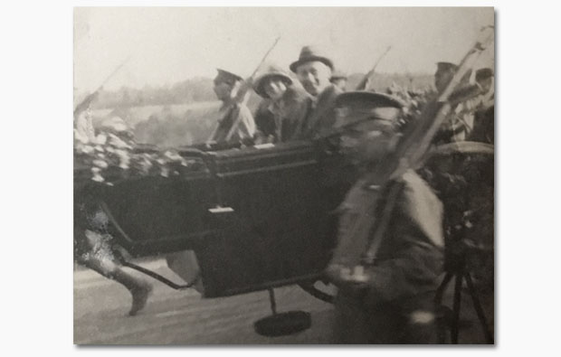 Earl and Countess St. Germans Arriving Home, June 1918 (Lord Herbert's Collection)